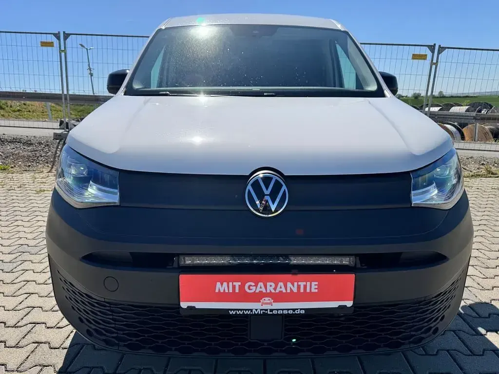Second-hand VW Caddy 122 CP (89 kW) 2024 Alb Monovolum