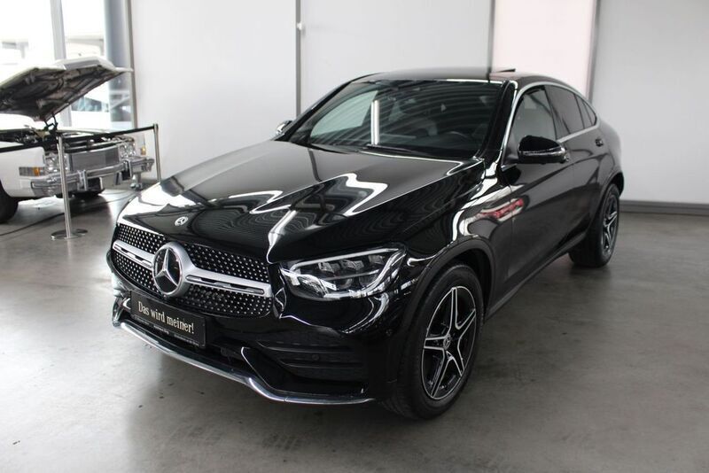 Schwarz , obsidianschwarz metallic Gebraucht 2019 Mercedes GLC200 AMG SUV | 42.390 € (Teuer) - Bild 1/4