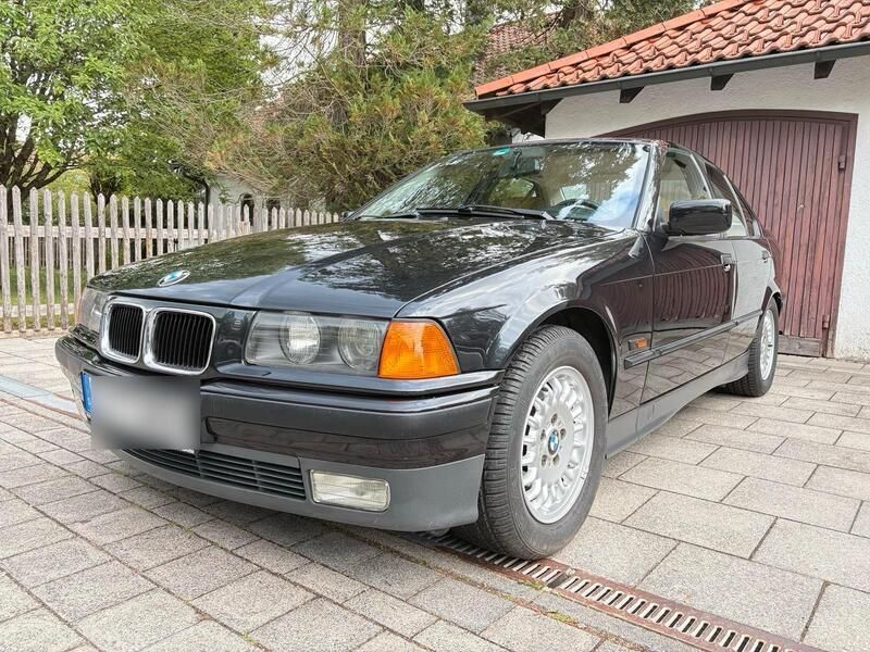 Schwarz Gebraucht 1994 BMW 325 Limousine | 17.999 € - Bild 1/4