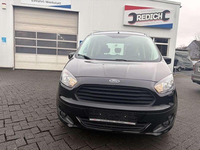 Gebraucht Ford Tourneo Courier Trend 101 PS (74 kW) 2017 Shadow black Van / Kleinbus