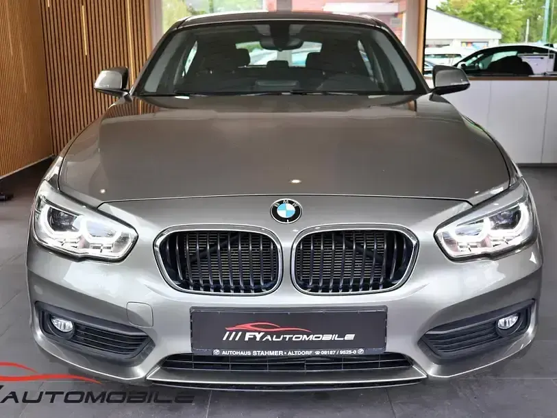 Gebraucht BMW 118 Advantage 136 PS (100 kW) 2017 Platinsilber metallic Kleinwagen