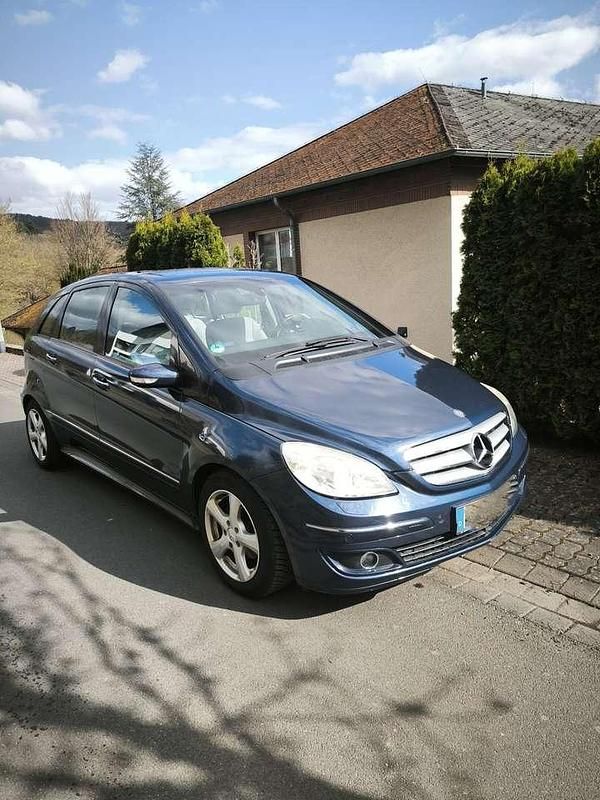 Second-hand Mercedes E200 193 CP (141 kW) 2007 Albastru Break