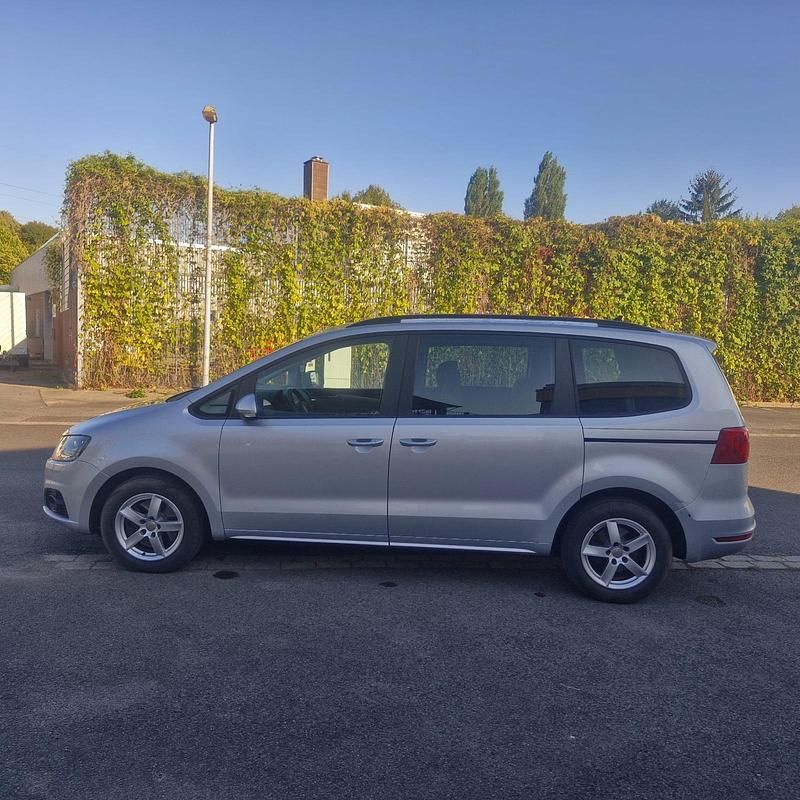 Silber Gebraucht 2009 Seat Alhambra Van / Kleinbus | 9.500 € - Bild 1/4