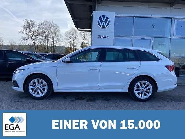 Weiß Gebraucht 2022 Skoda Octavia Style Kombi | 28.420 € (Teuer) - Bild 1/4