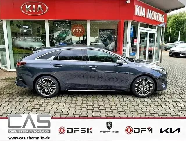 Grau (pentametal) Gebraucht 2024 Kia ProCeed Kleinwagen | 29.990 € (Guter Preis) - Bild 1/4