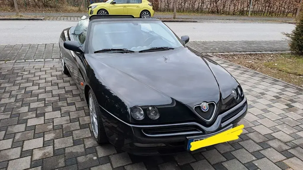 Second-hand Alfa Romeo Spider 144 CP (105 kW) 1999 Negru Cabrio
