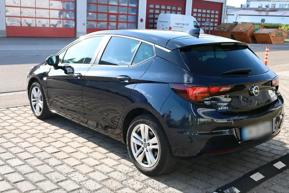 Gebraucht Opel Astra 125 PS (91 kW) 2018 Blau Limousine