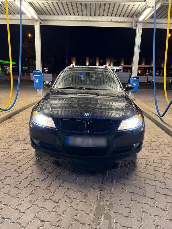 Gebraucht BMW 320 184 PS (135 kW) 2012 Schwarz Kombi
