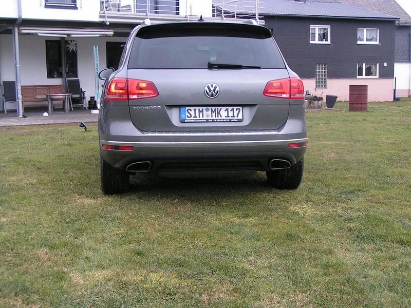 Gebraucht VW Touareg 262 PS (192 kW) 2015 Grau SUV
