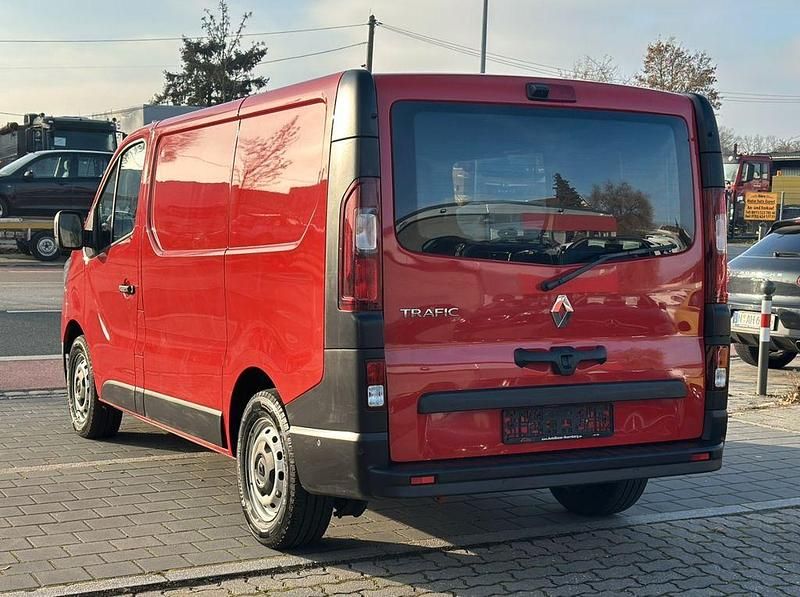 Gebraucht Renault Trafic Komfort 150 PS (110 kW) 2022 Rot Van / Kleinbus