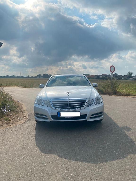 Gebraucht Mercedes E220 Avantgarde 170 PS (125 kW) 2011 Silber Limousine