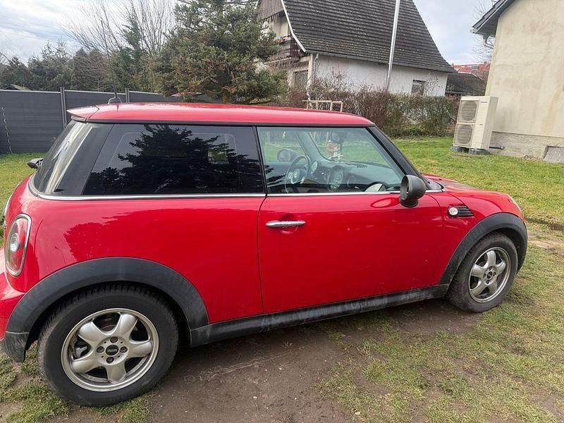 Rot Gebraucht 2010 Mini ONE Kleinwagen | 3.600 € (Fairer Preis) - Bild 1/4