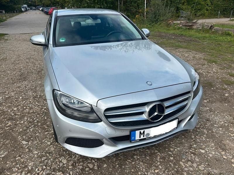Grau Gebraucht 2016 Mercedes C180 Avantgarde Limousine | 10.850 € (Guter Preis) - Bild 1/4
