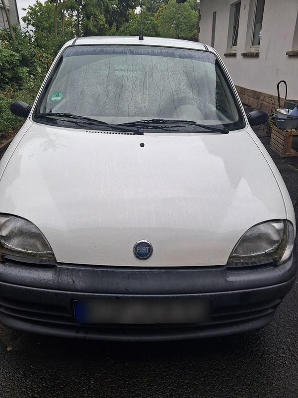 Weiß Gebraucht 2004 Fiat Seicento Kleinwagen | 300 € - Bild 1/4