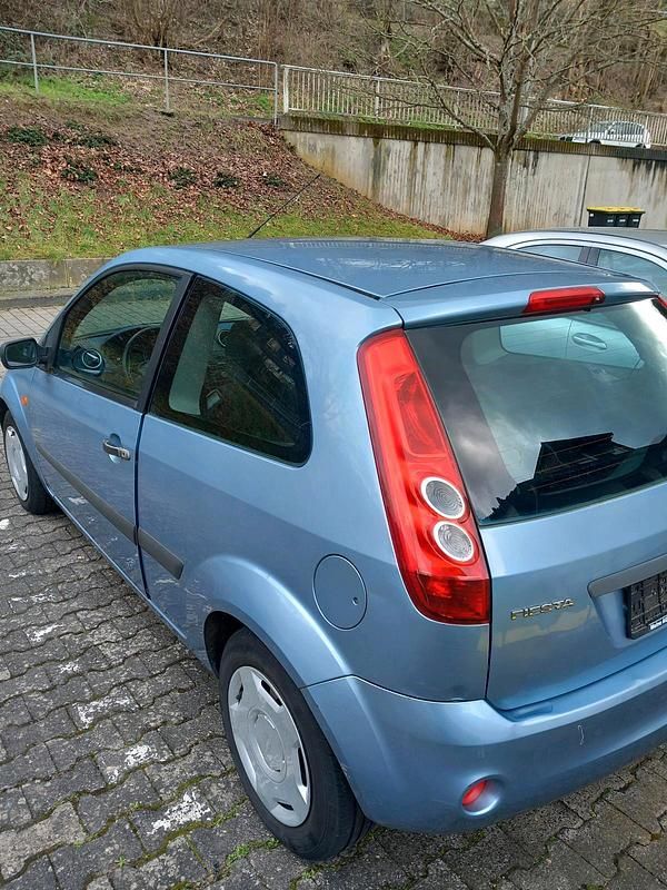 Gebraucht Ford Fiesta 51 PS (37 kW) 2006 Blau Kleinwagen