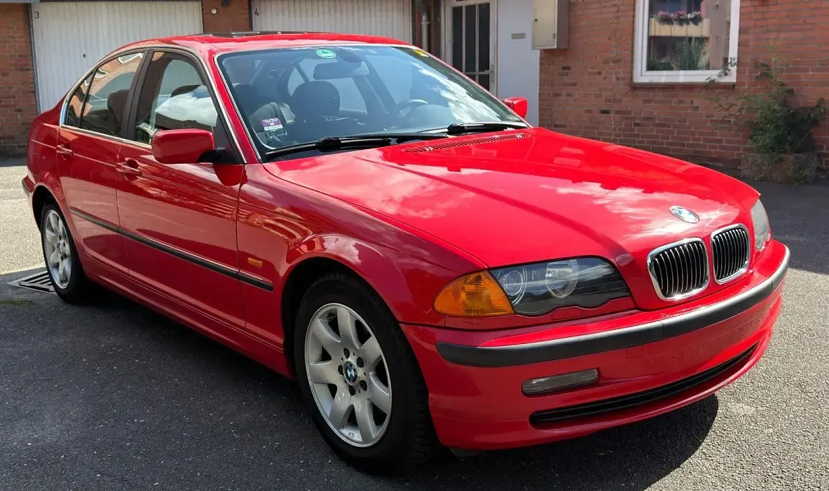 Gebraucht BMW 323 170 PS (125 kW) 2000 Rot Limousine
