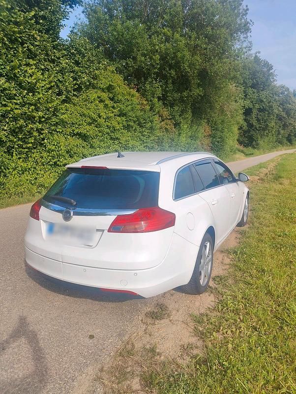 Weiß Gebraucht 2011 Opel Insignia Kombi | 2.200 € (Superpreis) - Bild 1/4