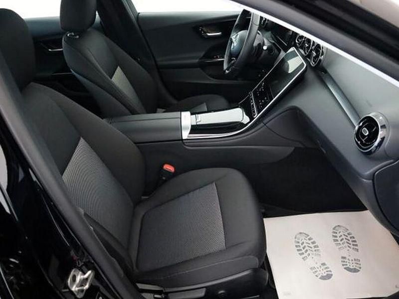 Gebraucht Mercedes C220 220 PS (161 kW) 2023 Schwarz Limousine
