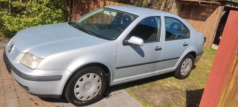 Second-hand VW Bora 105 CP (77 kW) 2000 Gri Berlinǎ