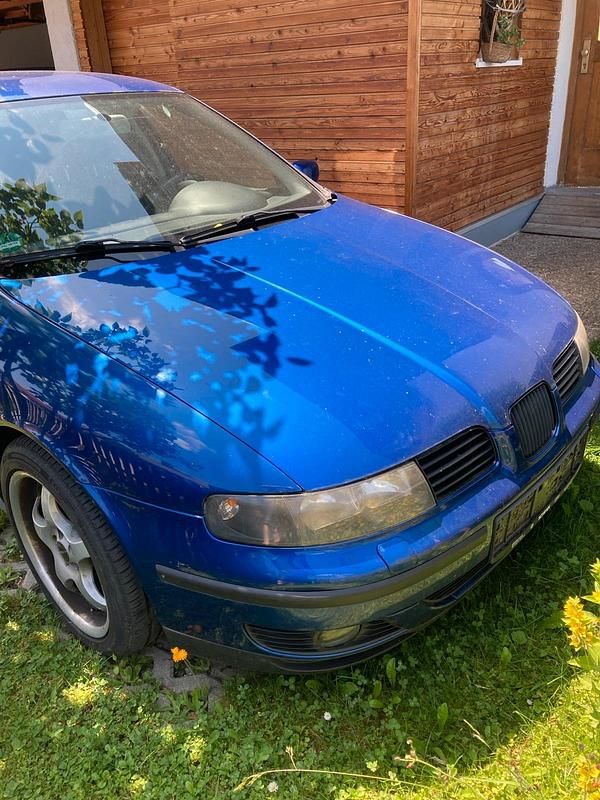 Blau Gebraucht 2002 Seat Leon Limousine | 1.099 € (Fairer Preis) - Bild 1/4