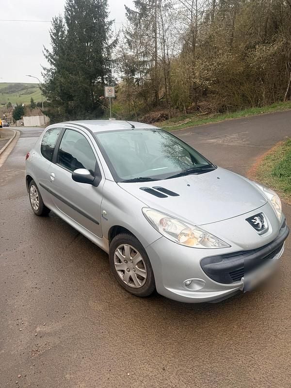 Gebraucht Peugeot 206 68 PS (50 kW) 2009 Silber Kleinwagen