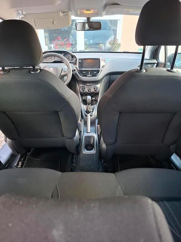 Gebraucht Peugeot 208 82 PS (60 kW) 2015 Grau Kleinwagen