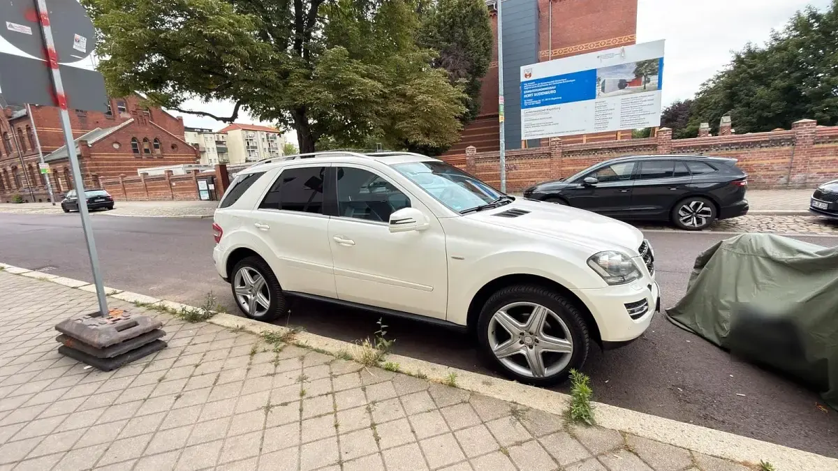 Gebraucht Mercedes ML350 Edition 231 PS (169 kW) 2010 Weiß SUV