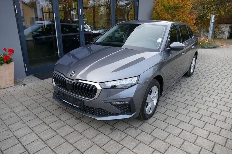 Neu Skoda Scala Selection 116 PS (85 kW) 2025 Grau Kleinwagen