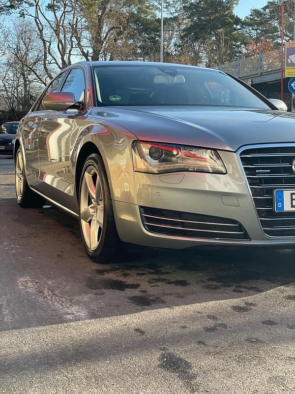 Silber Gebraucht 2012 Audi A8 Ambiente Limousine | 15.000 € (Superpreis) - Bild 1/4