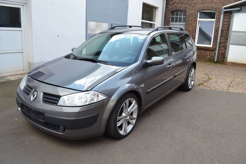 Beige Gebraucht 2005 Renault Mégane II Authentique Limousine | 3.999 € (Teuer) - Bild 1/4