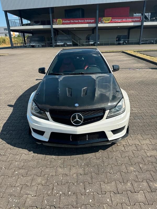 Weiß Gebraucht 2012 Mercedes C63 AMG Coupé | 29.999 € - Bild 1/4