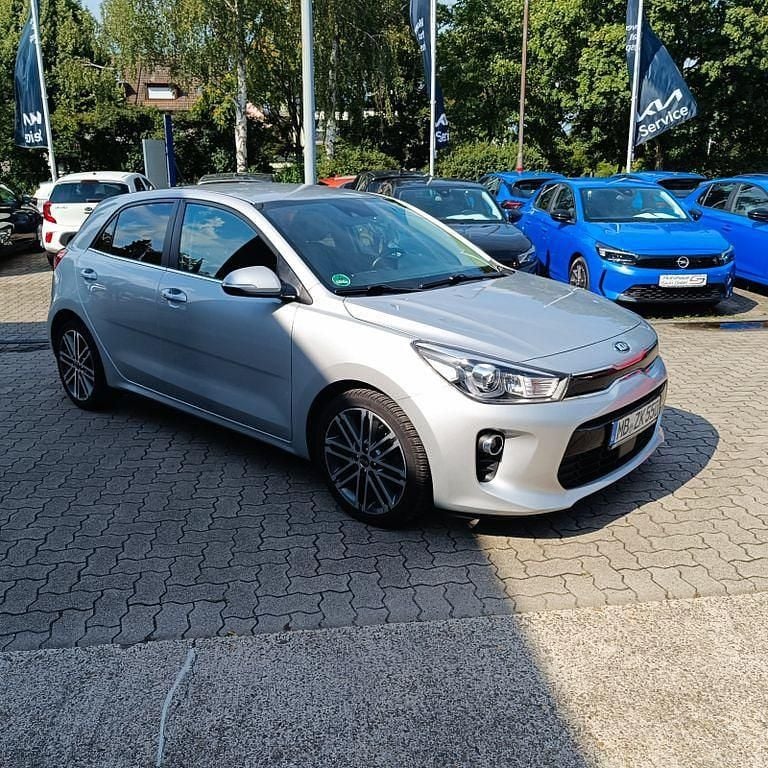 Silber Gebraucht 2017 Kia Rio Spirit Limousine | 10.499 € (Fairer Preis) - Bild 1/4