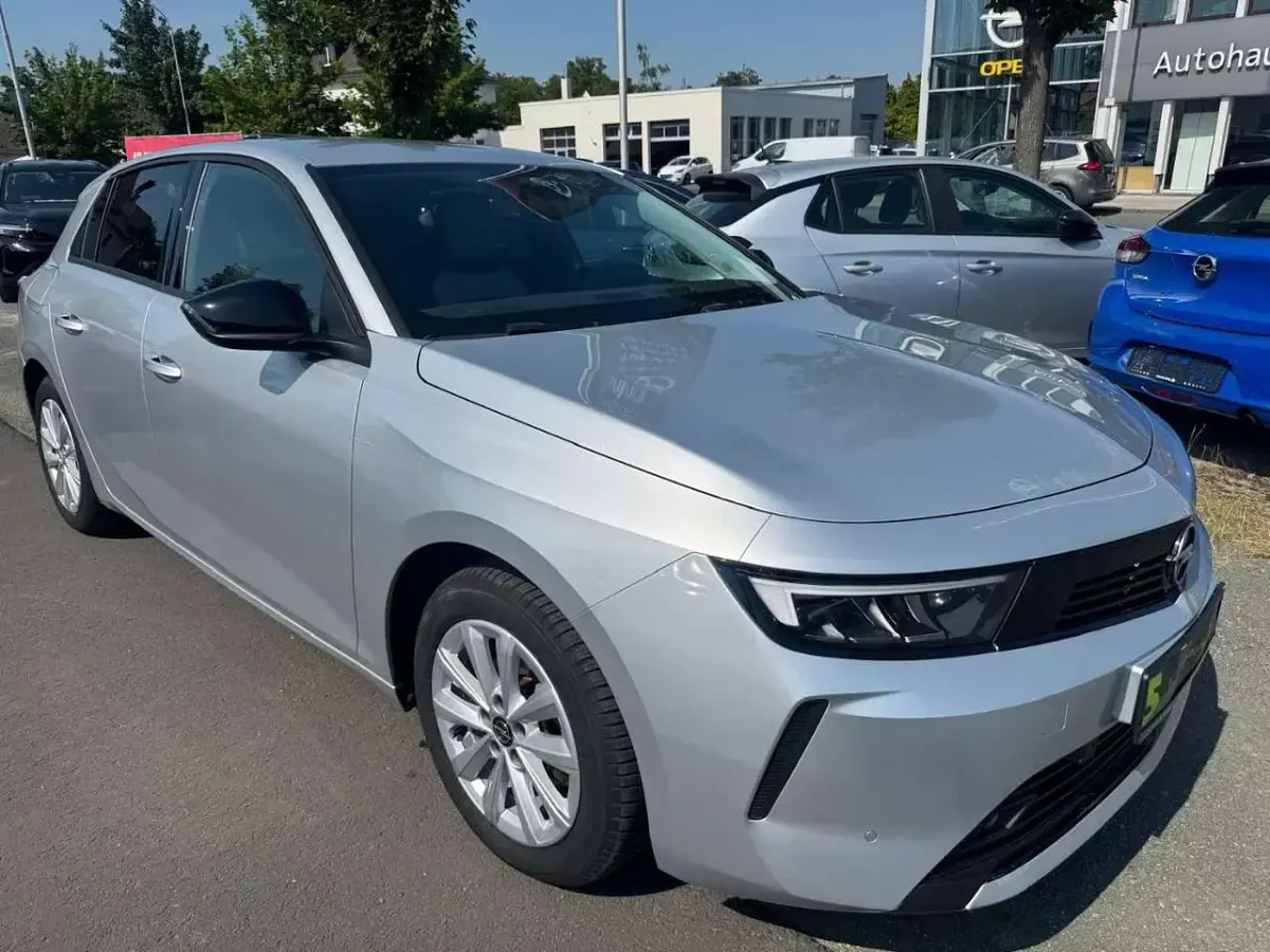 Gebraucht Opel Astra Elegance 131 PS (96 kW) 2023 Kristall silber Kleinwagen