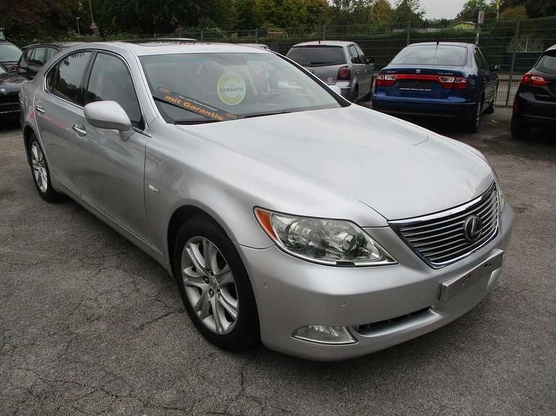 Silber Gebraucht 2007 Lexus LS460 Impression Line Limousine | 10.850 € - Bild 1/4