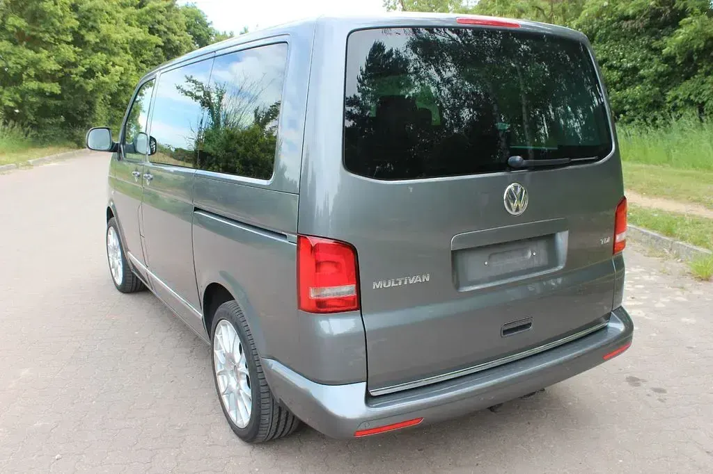 Gebraucht VW Multivan Highline 179 PS (131 kW) 2012 Grau Van / Kleinbus