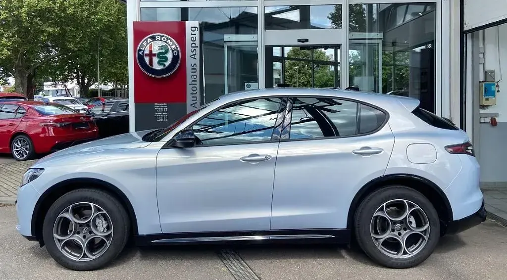Gebraucht Alfa Romeo Stelvio Sprint 209 PS (153 kW) 2024 Gelb SUV