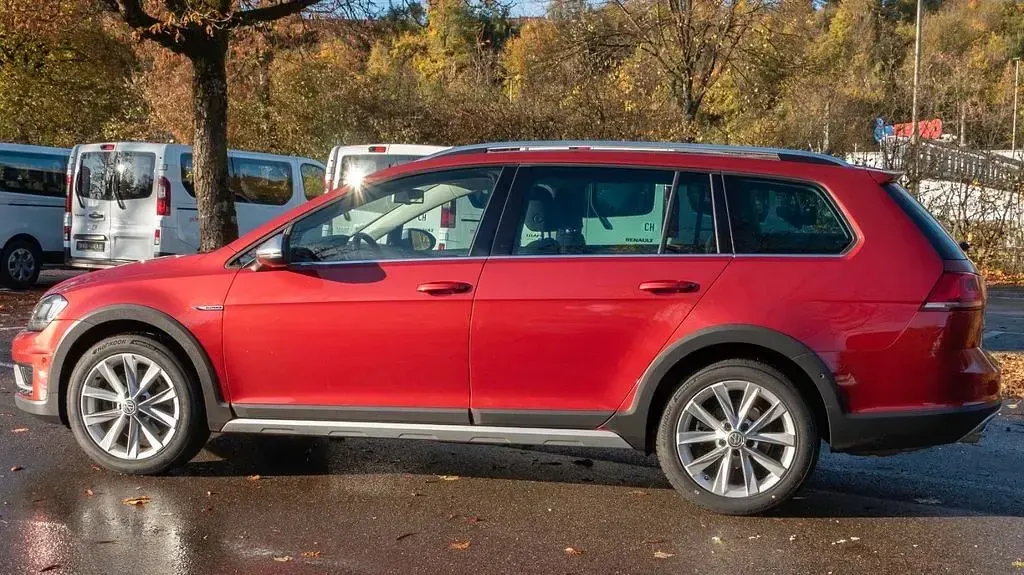 Gebraucht VW Golf Alltrack 184 PS (135 kW) 2016 Rot Kombi