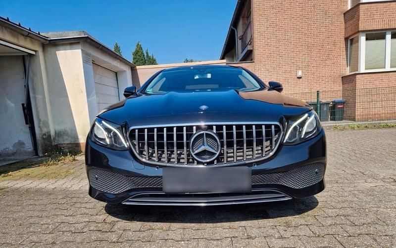 Gebraucht Mercedes E220 194 PS (142 kW) 2017 Schwarz Coupé