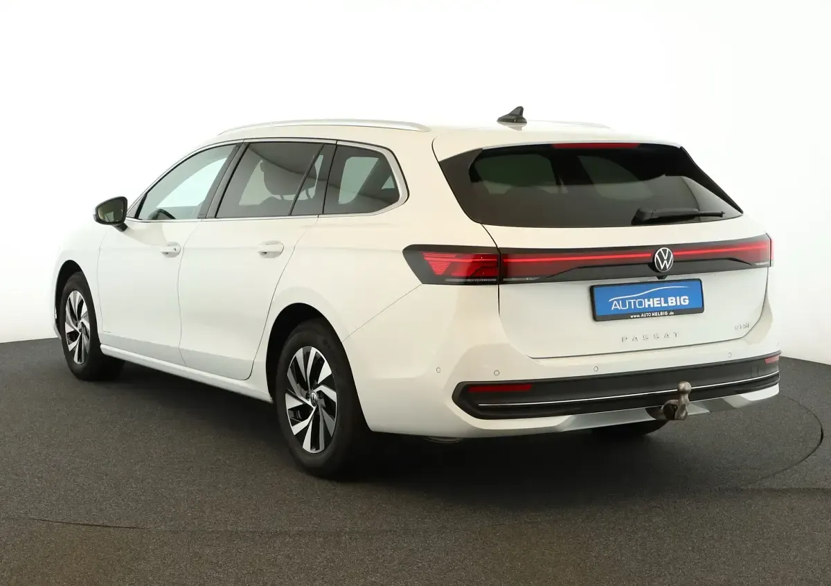 Gebraucht VW Passat Business 150 PS (110 kW) 2024 Pure white Kombi