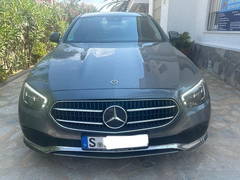 Grau Gebraucht 2021 Mercedes E200 Avantgarde Limousine | 30.190 € (Guter Preis) - Bild 1/4