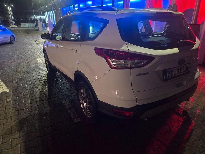 Gebraucht Ford Kuga Trend 150 PS (110 kW) 2013 Weiß SUV