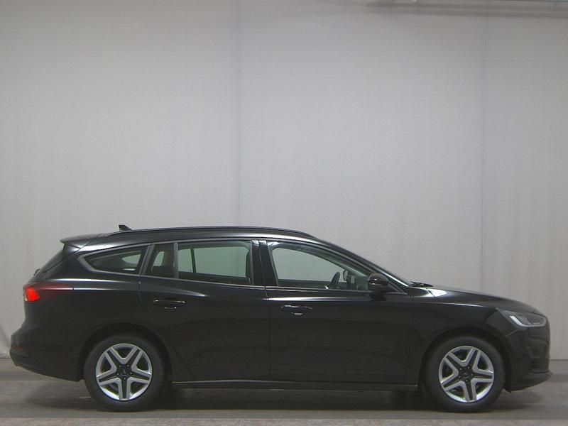 Schwarz Gebraucht 2022 Ford Focus Cool & Connect Kombi | 12.280 € (Superpreis) - Bild 1/4