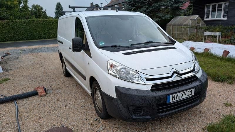 Weiß Gebraucht 2016 Citroën Jumpy Van / Kleinbus | 7.500 € (Guter Preis) - Bild 1/4