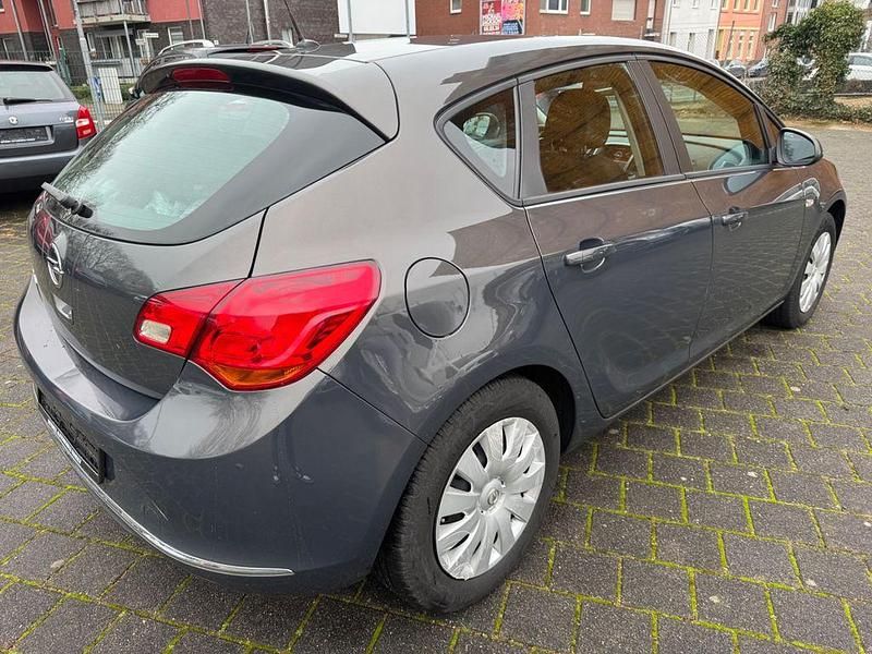 Gebraucht Opel Astra 116 PS (85 kW) 2015 Grau Limousine