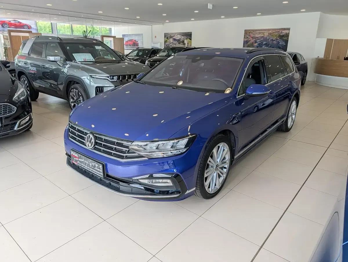 Gebraucht VW Passat R-line 190 PS (139 kW) 2019 Lapiz blue metallic Kombi