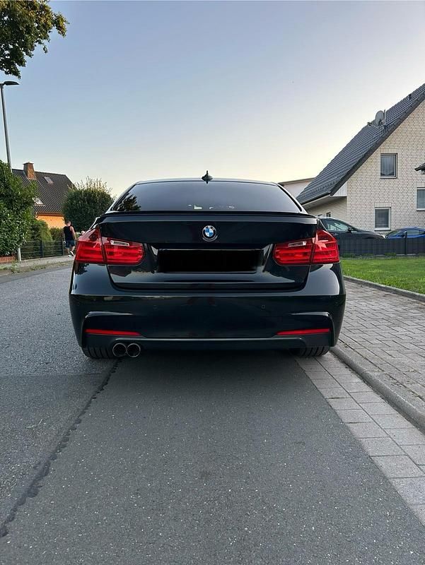 Używany BMW 320 184 KM (135 kW) 2015 Czarny Sedan/Limuzyna