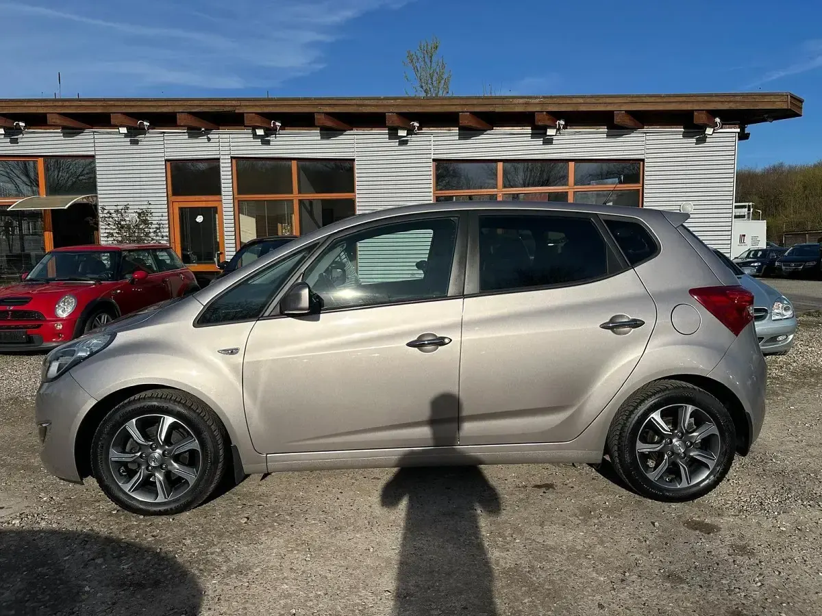 Gebraucht Hyundai ix20 125 PS (91 kW) 2016 Gold Kleinwagen