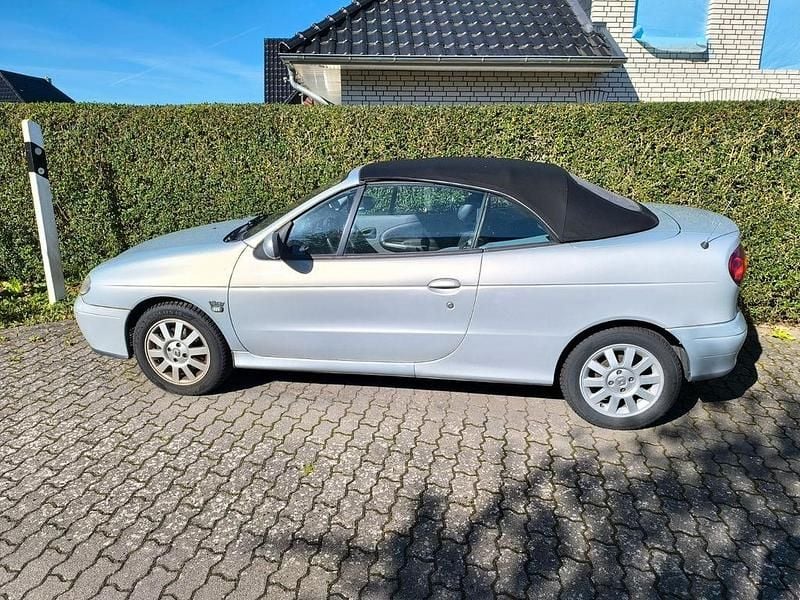 Silber Gebraucht 2000 Renault Mégane Cabriolet Dynamique Cabrio | 1.950 € (Fairer Preis) - Bild 1/4