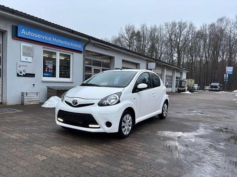 Gebraucht Toyota Aygo Cool 68 PS (50 kW) 2013 Weiß Kleinwagen