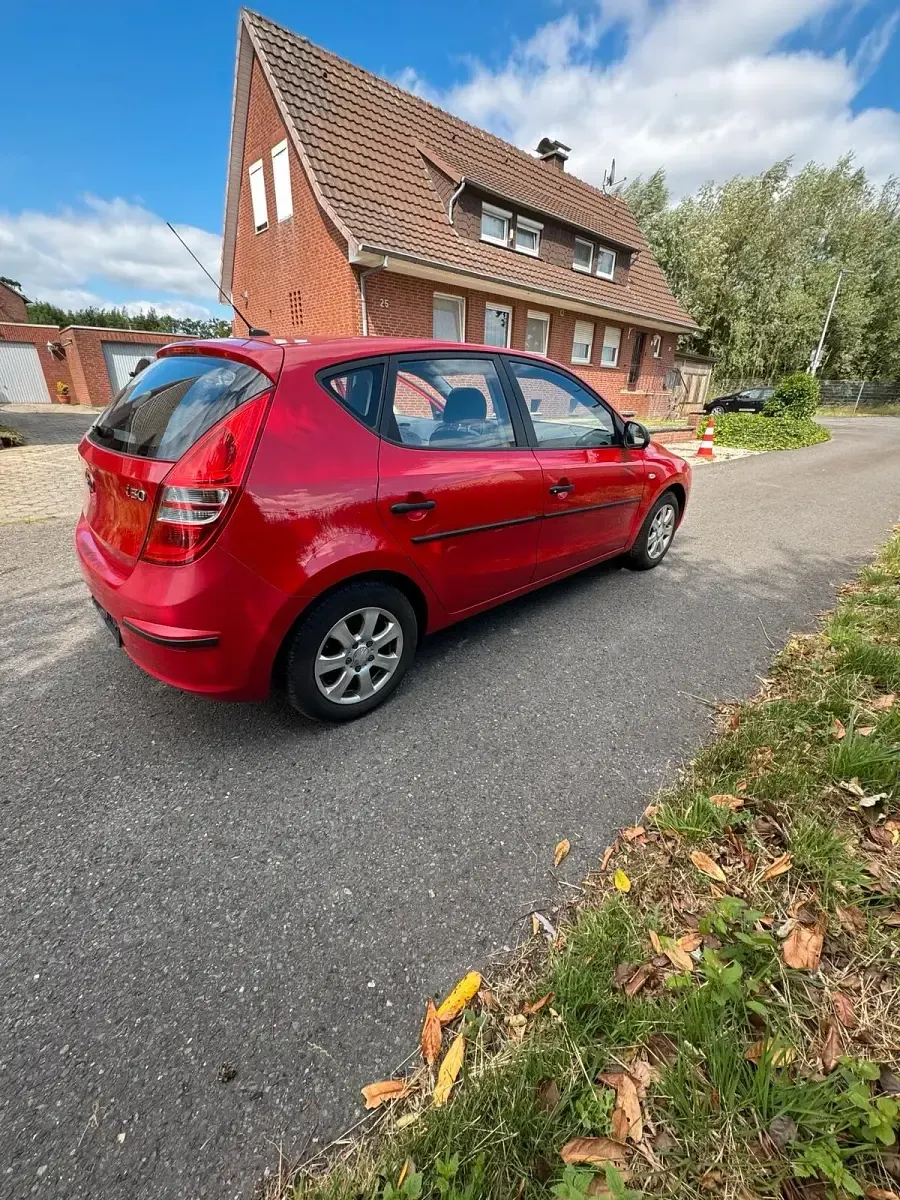 Gebraucht Hyundai i30 109 PS (80 kW) 2008 Rot Kleinwagen